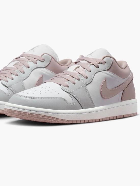 Nike Shoes - Nike